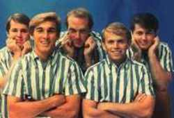 Слушать онлайн The Beach Boys Wouldn't it be nice из сборника Лучшие песни 60-х, скачать бесплатно.