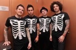 Слушать онлайн Fall Out Boy Yule Shoot Your Eyes Out из сборника Новогодние песни, скачать бесплатно.