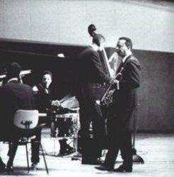Песня Miles Davis Quintet Two bass hit - слушать онлайн.