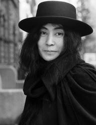 Песня Yoko Ono Mrs. Lennon - слушать онлайн.