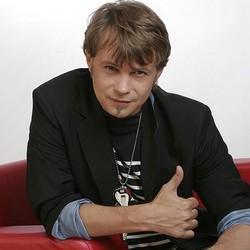 Кроме песен Макс ИвАнов, можно слушать онлайн бесплатно Владимир Лёвкин.