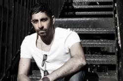 Кроме песен DJ Siete, можно слушать онлайн бесплатно Darius Syrossian.