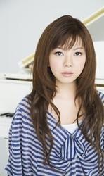 Кроме песен Moonrider, можно слушать онлайн бесплатно Yui Makino.