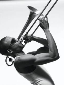 Кроме песен Ayse Hatun Onal, можно слушать онлайн бесплатно Trombone Shorty.